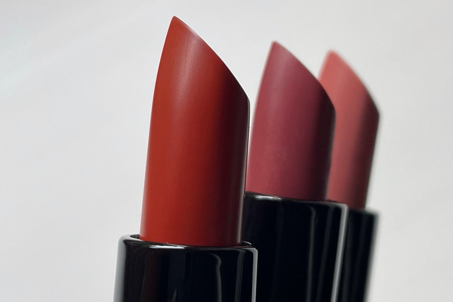 Vysoce hydratační a vyživující rtěnka