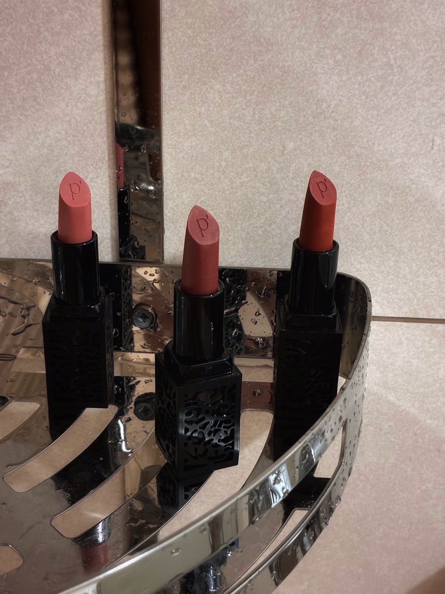 Vysoce hydratační a vyživující rtěnka